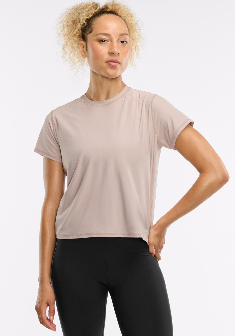 essential performance crop tee