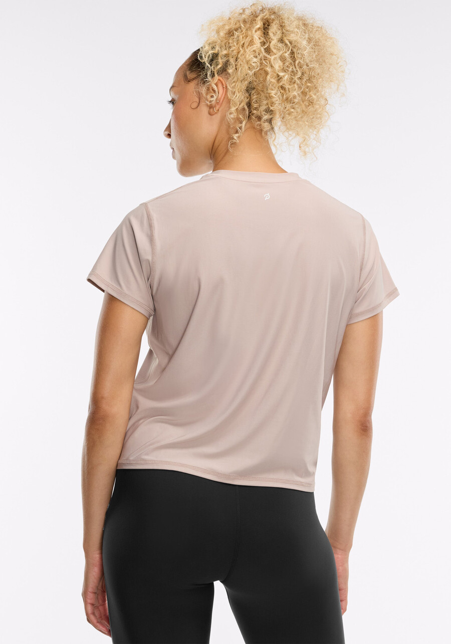 essential performance crop tee
