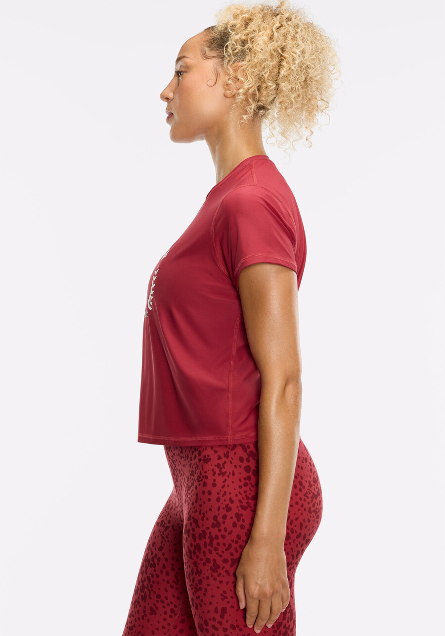 essential performance crop tee